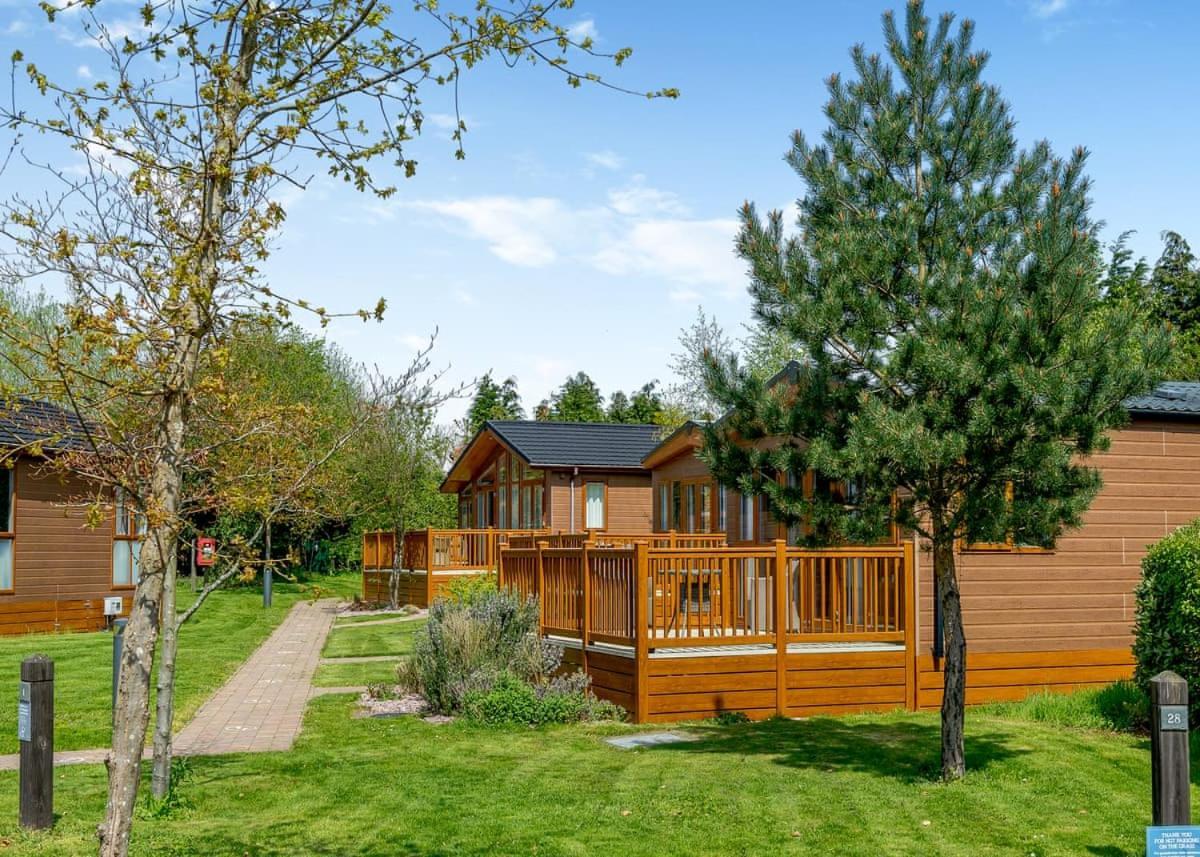 Canterbury Reach Lodge Retreat Petham Exterior foto